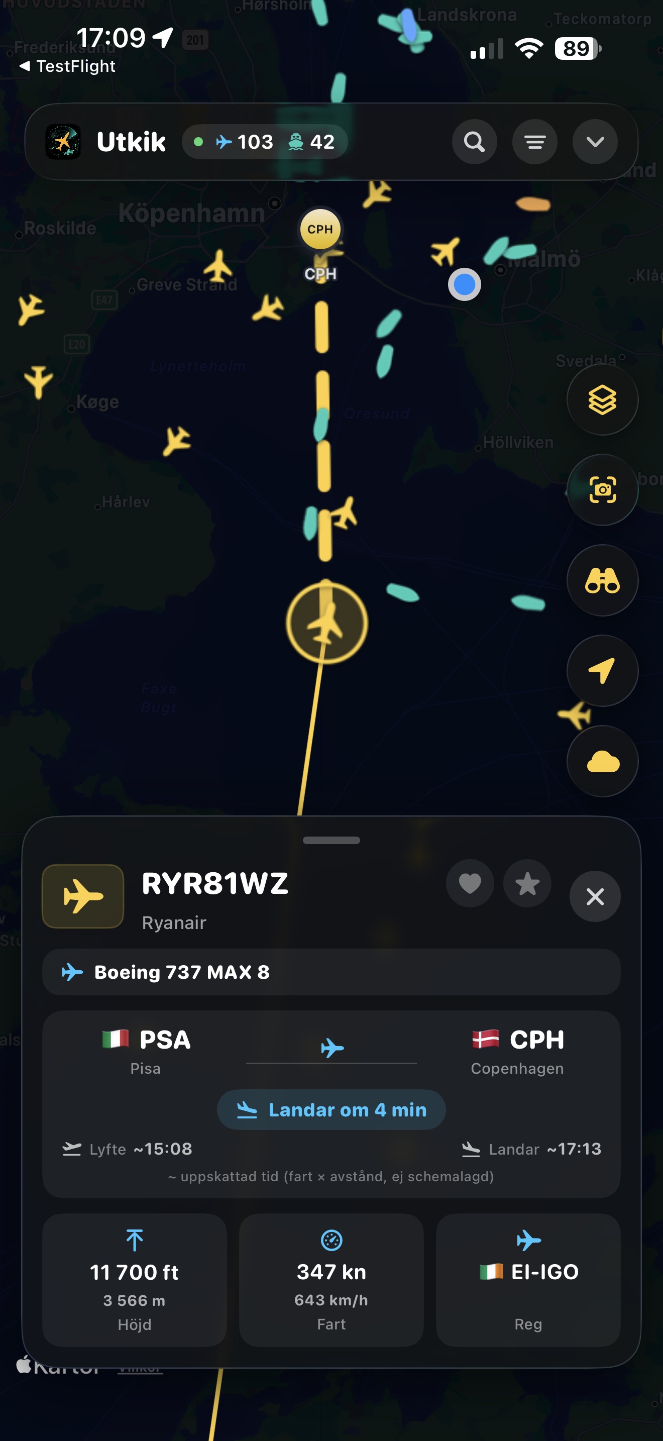 Detaljvy för ett flyg med avgång, destination, höjd och fart.